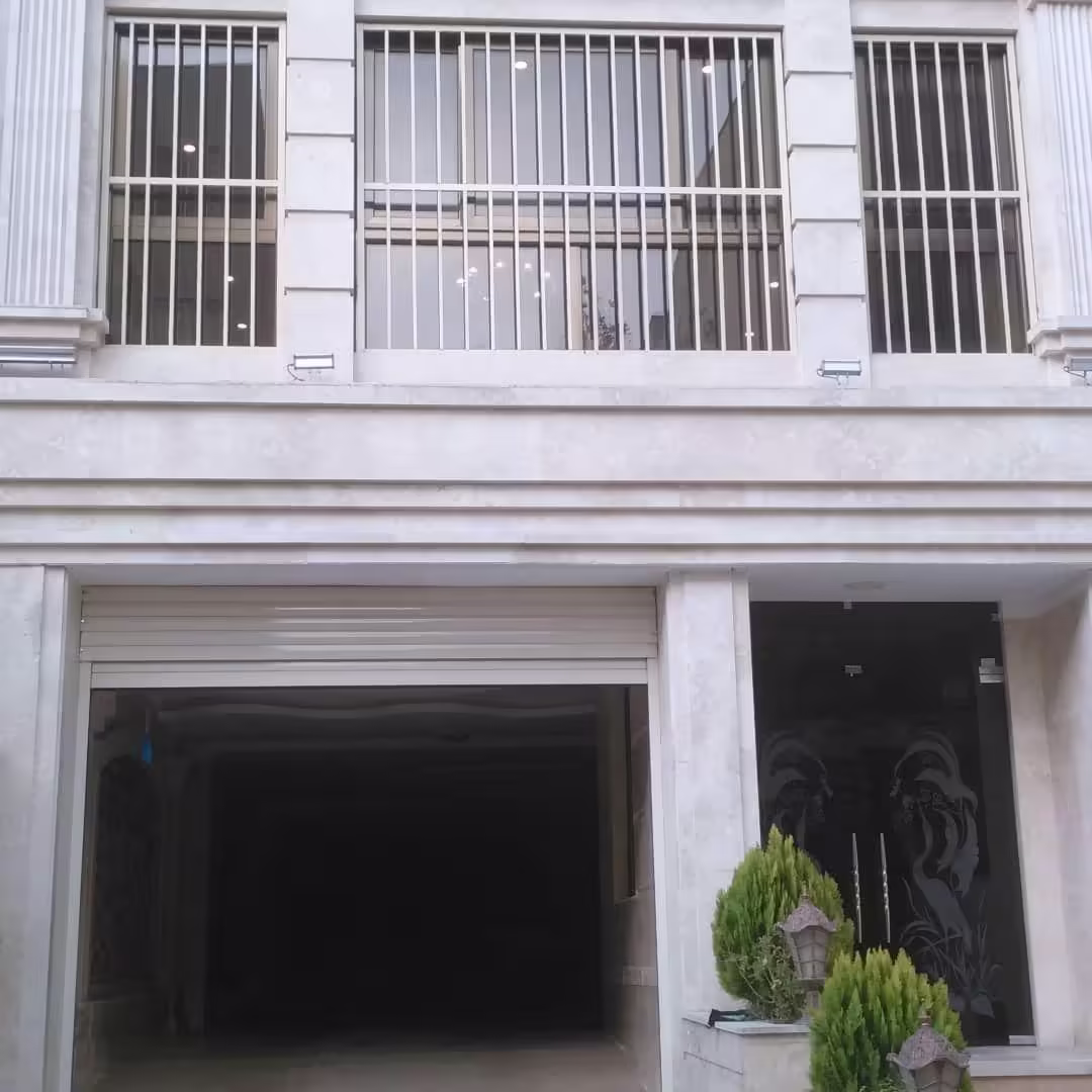 حفاظ پنجره فرفورژه؛ زیبایی و امنیت همزمان حفاظ پنجره فرفورژه؛ زیبایی و امنیت همزمان