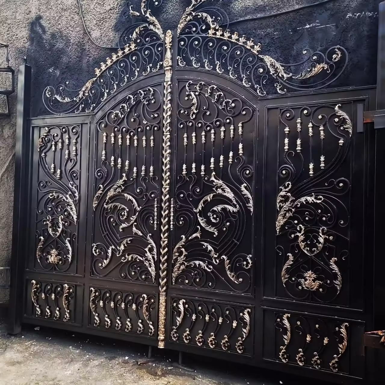 درب الیزه حیاط فرفورژه درب الیزه حیاط فرفورژه