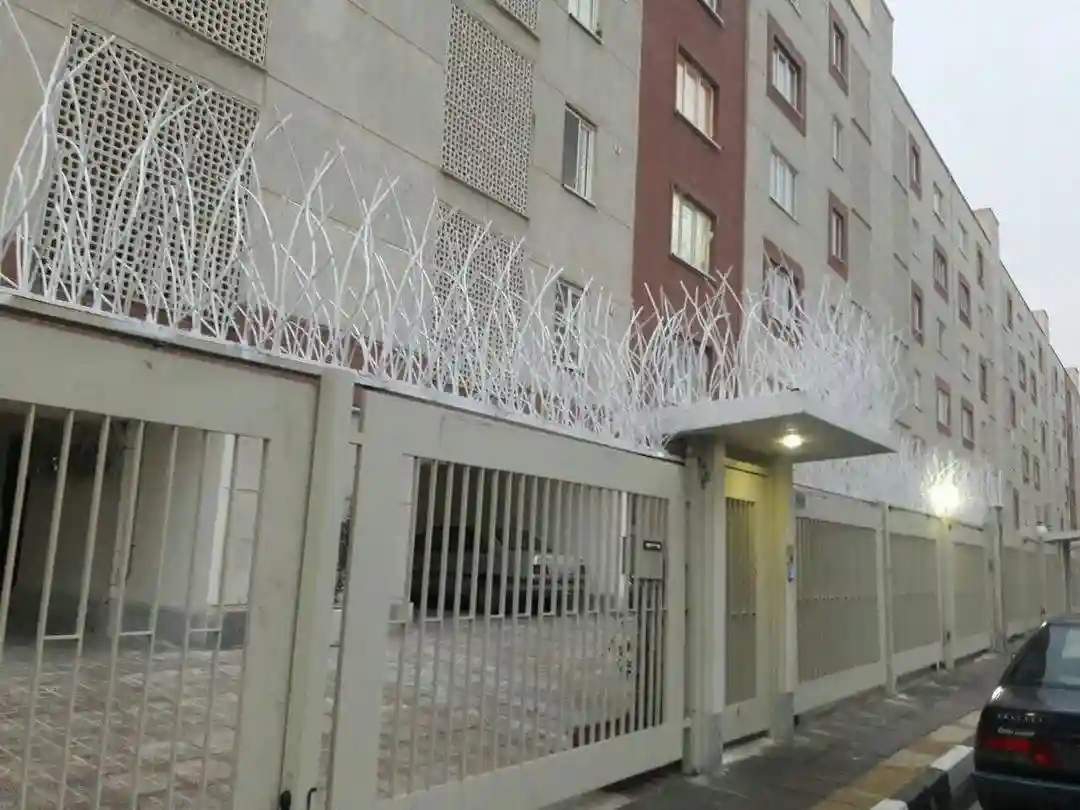 حفاظ شاخ گوزنی برای دیوارهای با ارتفاع کم حفاظ شاخ گوزنی برای دیوارهای با ارتفاع کم