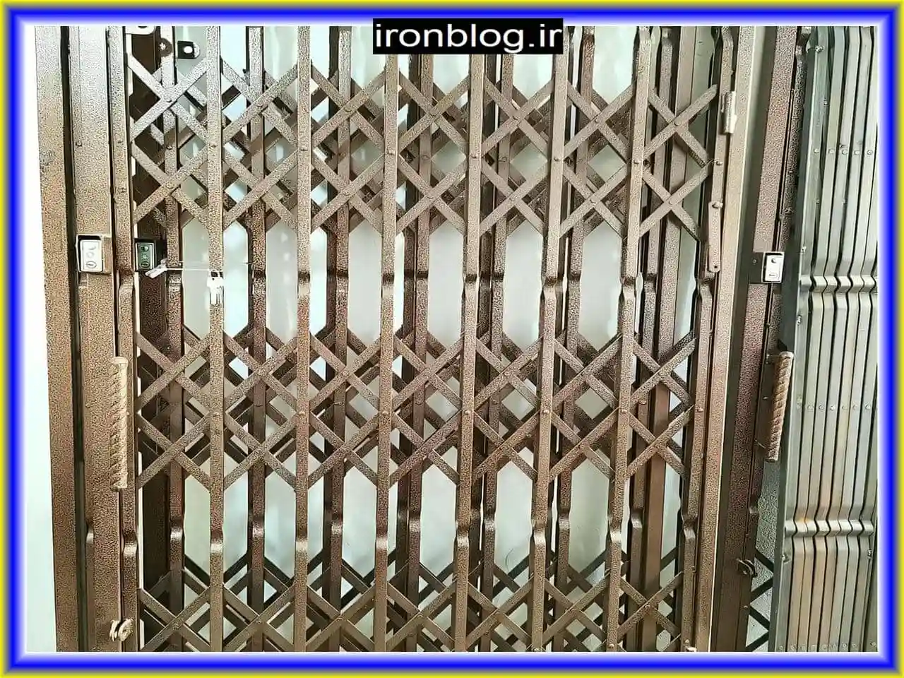 نصب درب آکاردئونی فلزی آپارتمان در خانه یا محل کار نصب درب آکاردئونی فلزی آپارتمان در خانه یا محل کار