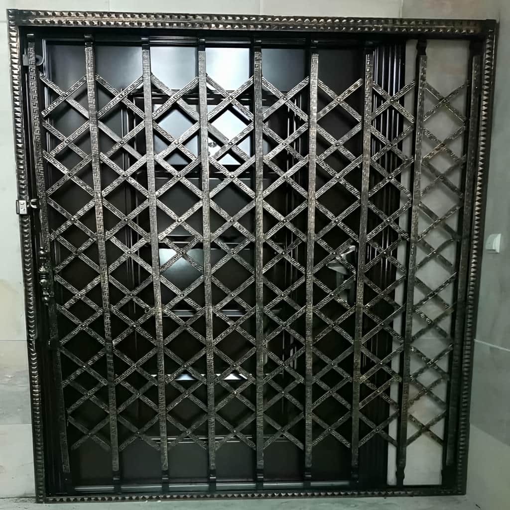 حفاظ آکاردئونی تمام گل سلطنتی تسمه ۲.۵ – 6 حفاظ آکاردئونی با طراحی سلطنتی