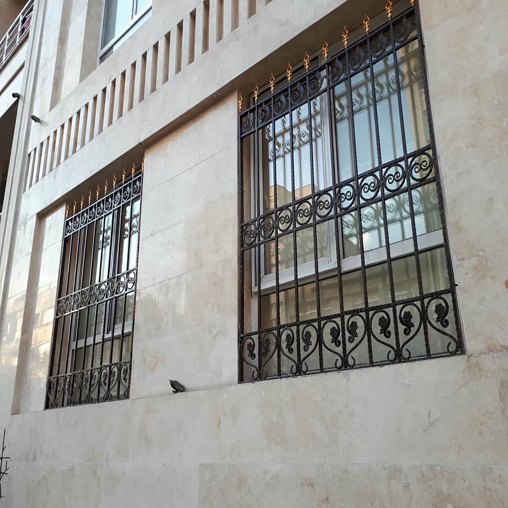 حفاظ پنجره با تزئینات فرفورژه