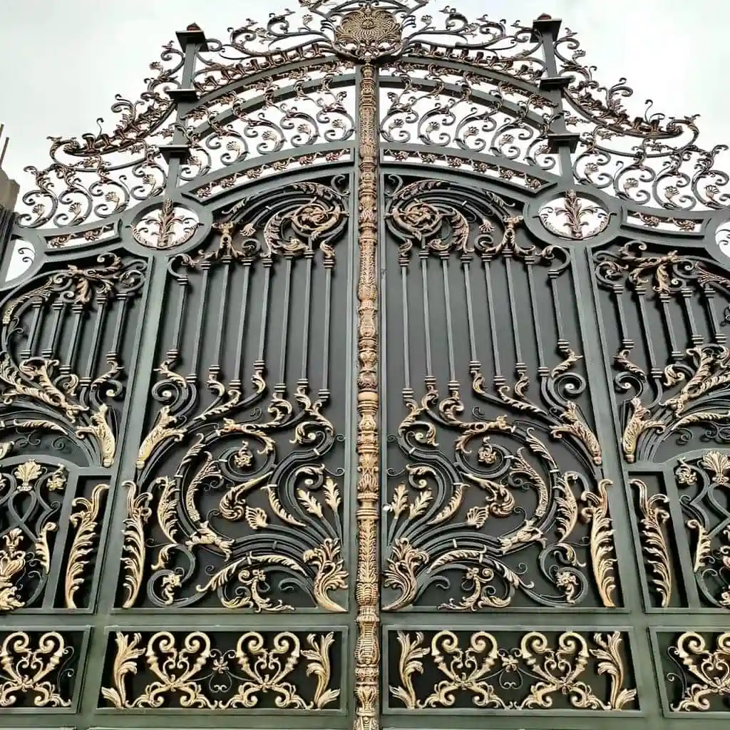 خرید درب فلزی لوکس برای مجتمع مسکونی