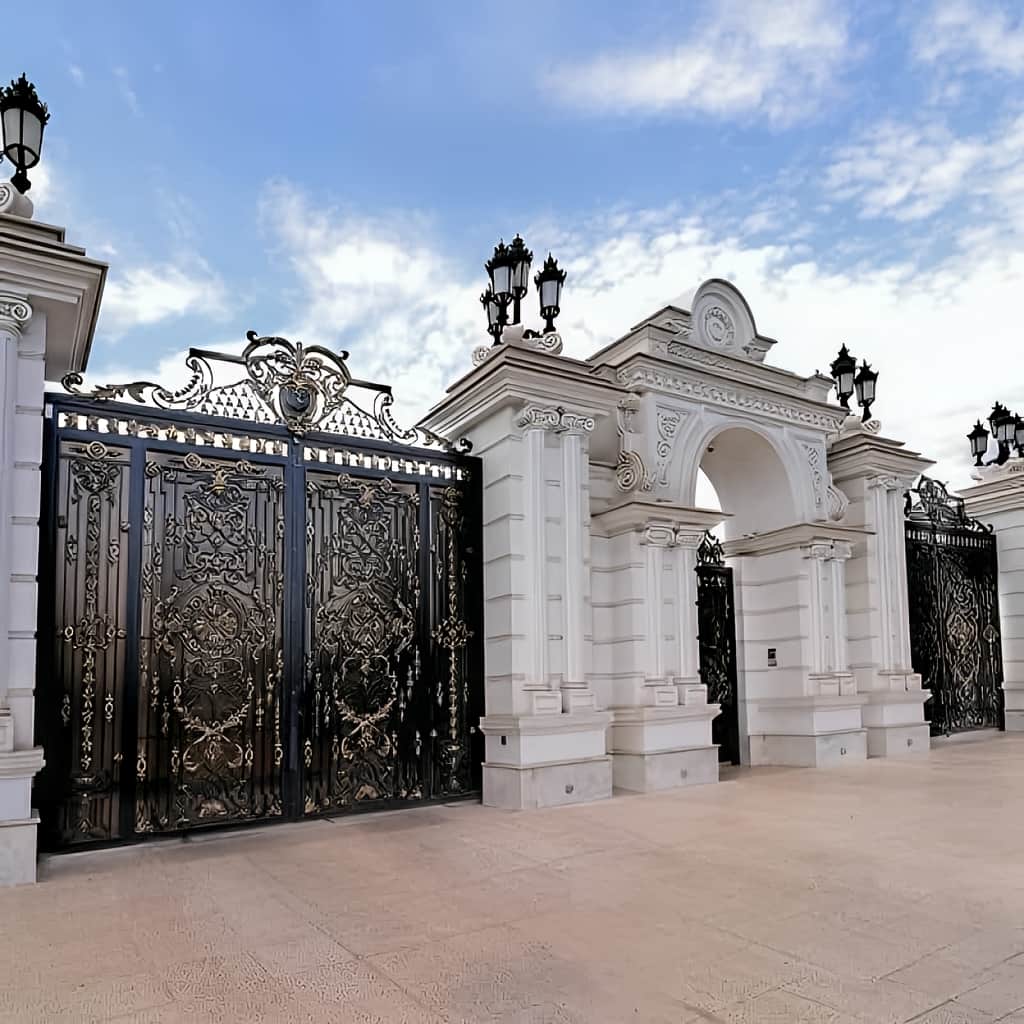 خرید درب فلزی سنس برای نمای رومی