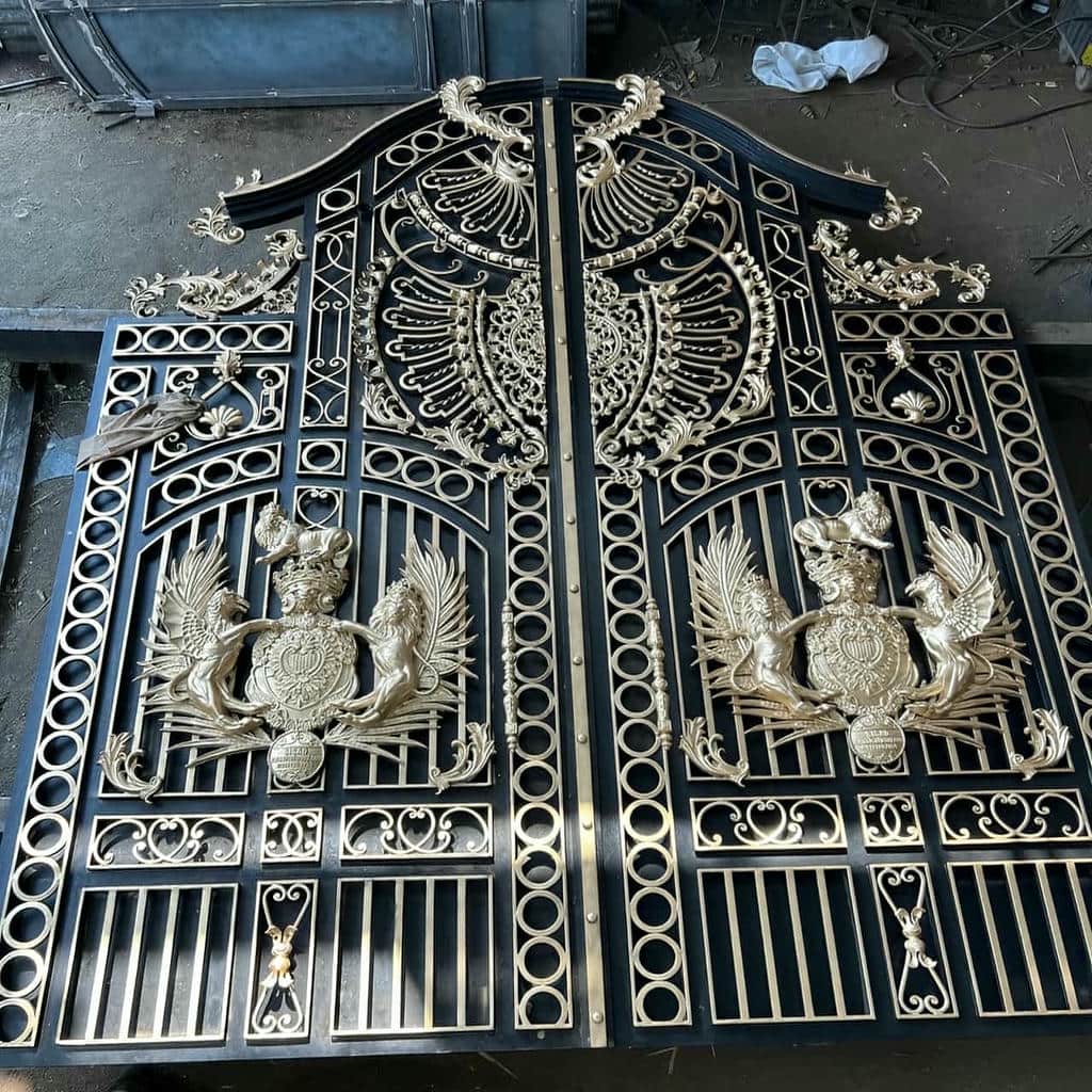 خرید درب حیاط ویلایی شیک برای ورودی ویلا