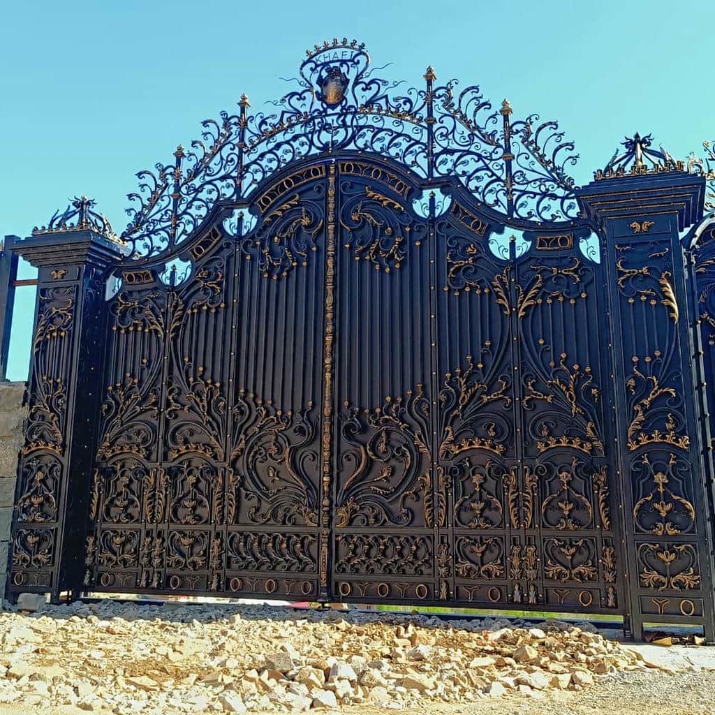 نصب درب فلزی حیاط ویلایی دو لنگه سنگین