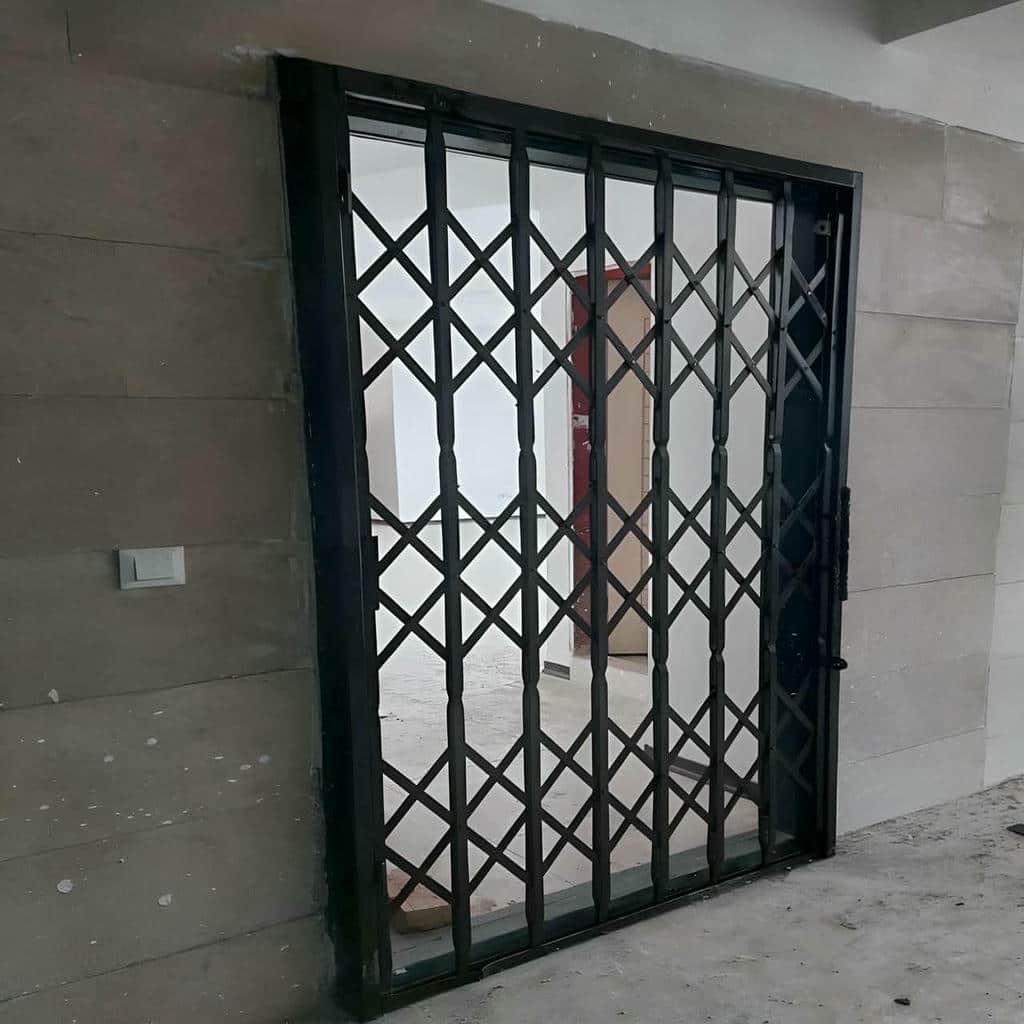درب آکاردئونی در استان خوزستان