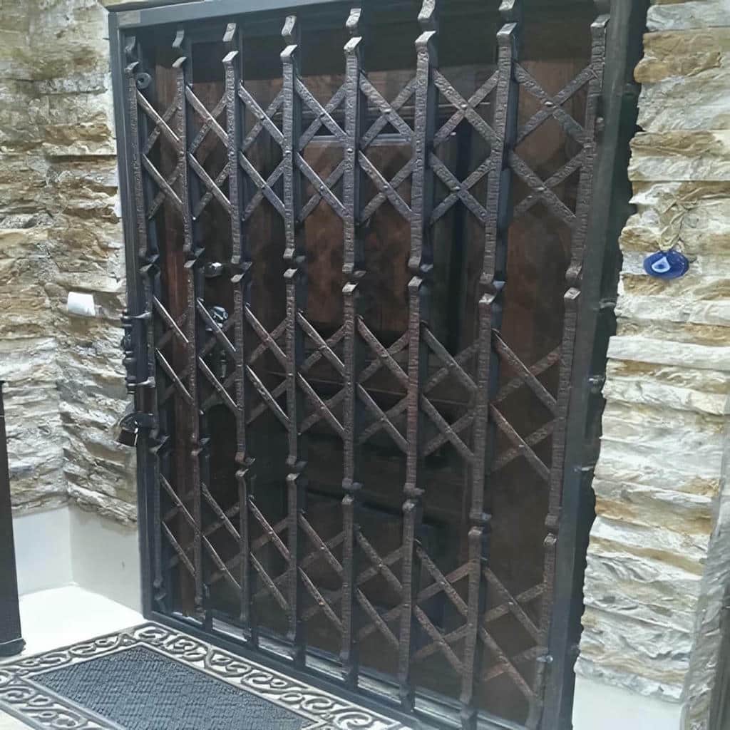 نصب درب آکاردئونی ضدسرقت در بابل