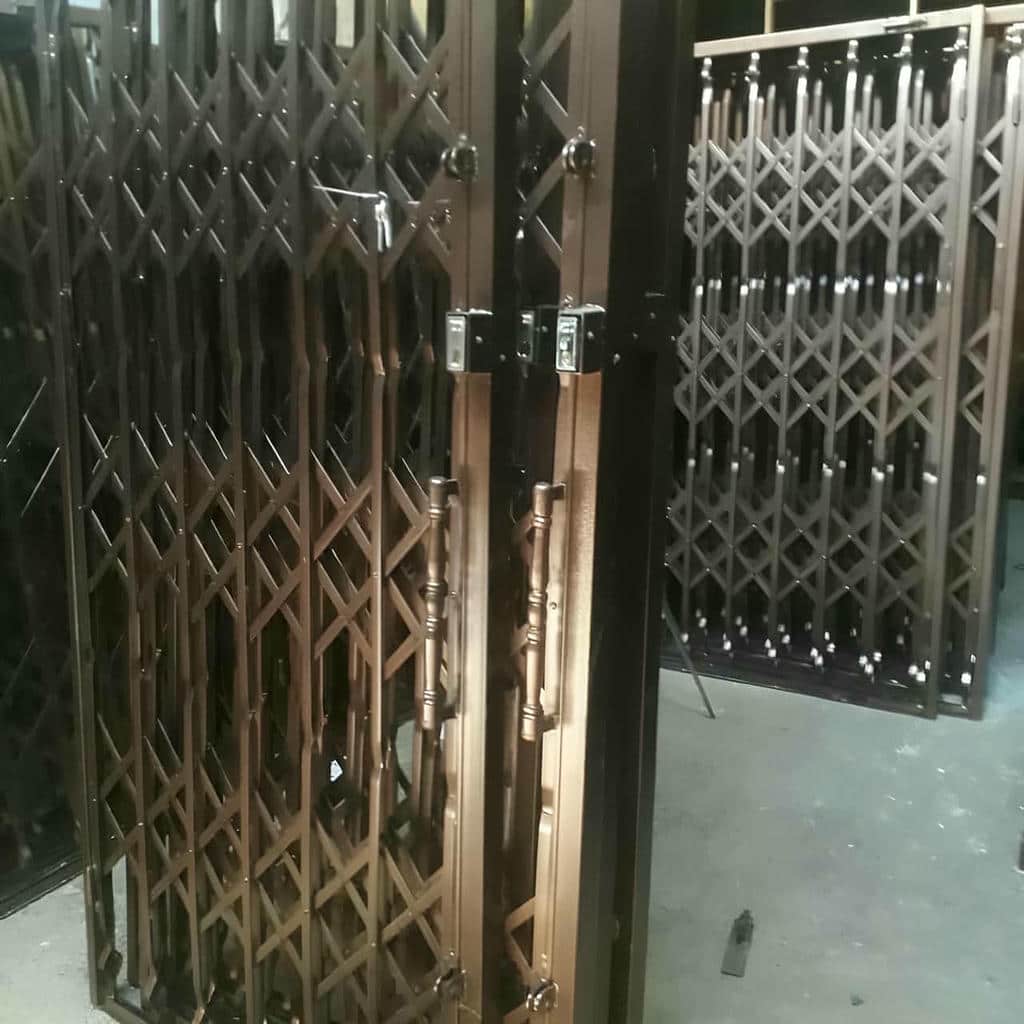 نصب درب آکاردئونی ضدسرقت در بندر انزلی