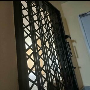 درب آکاردئونی در قشم