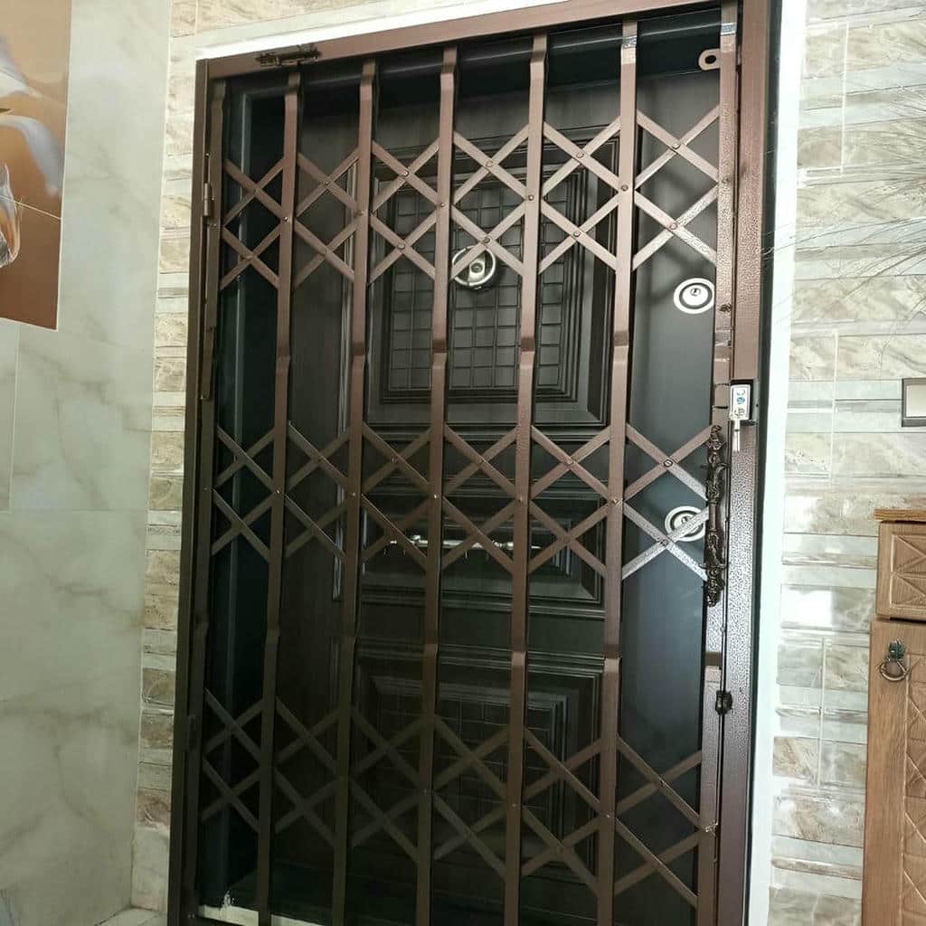 درب آکاردئونی در محمدشهر