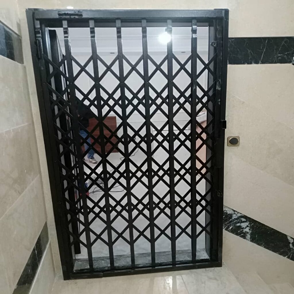 درب آکاردئونی در چالوس