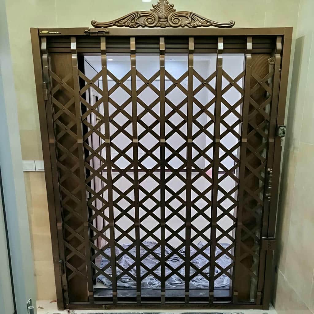 نصب درب آکاردئونی ضدسرقت در شهرکرد