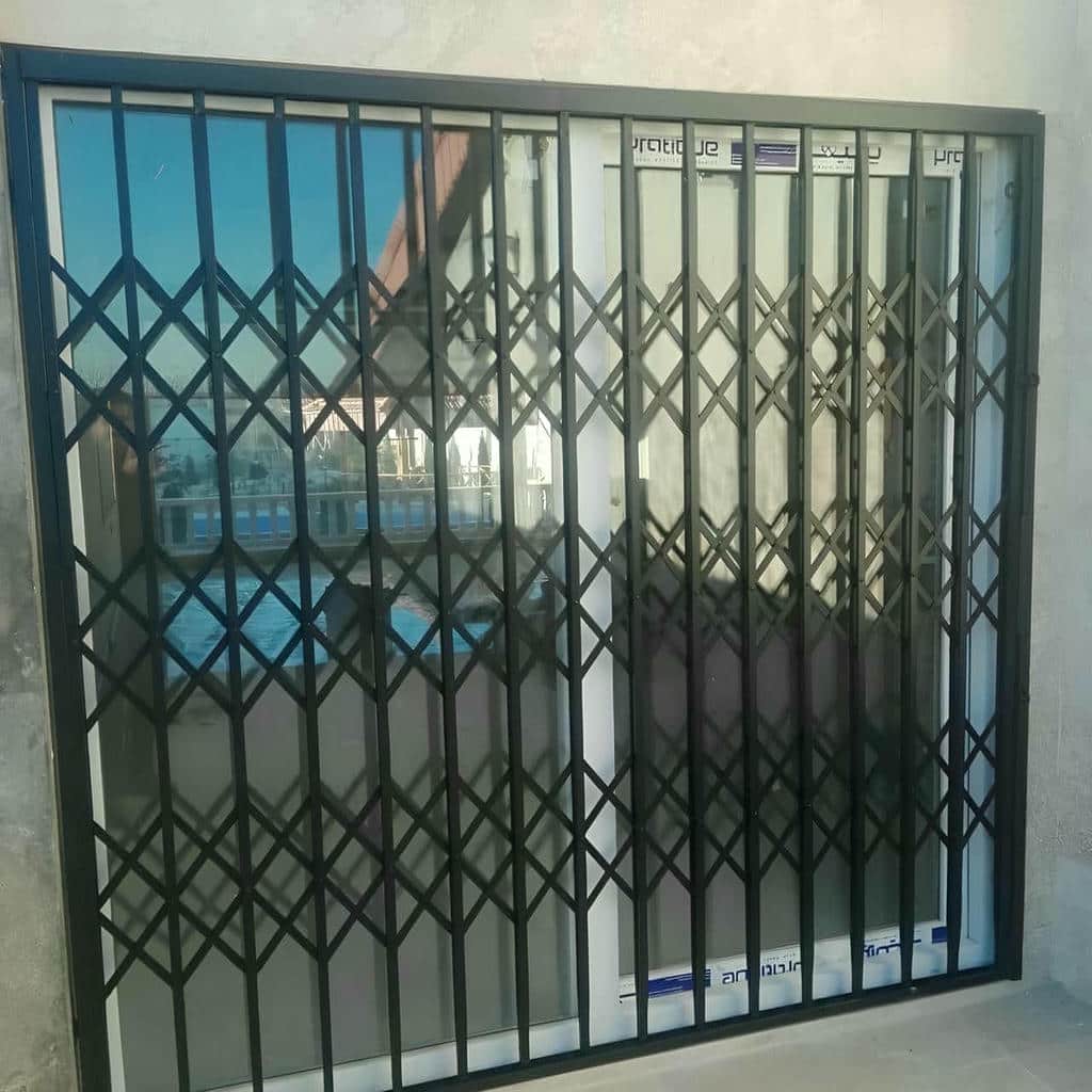 نصب درب آکاردئونی ضدسرقت در اصفهان