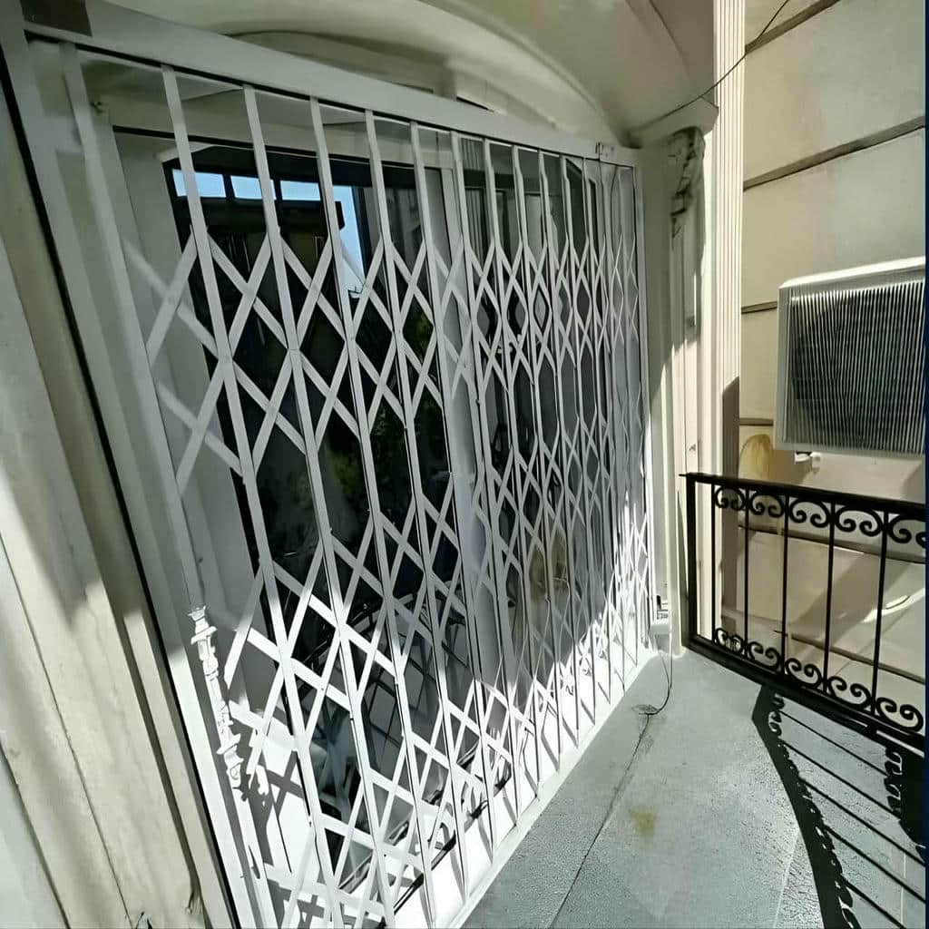 درب آکاردئونی در سبزوار