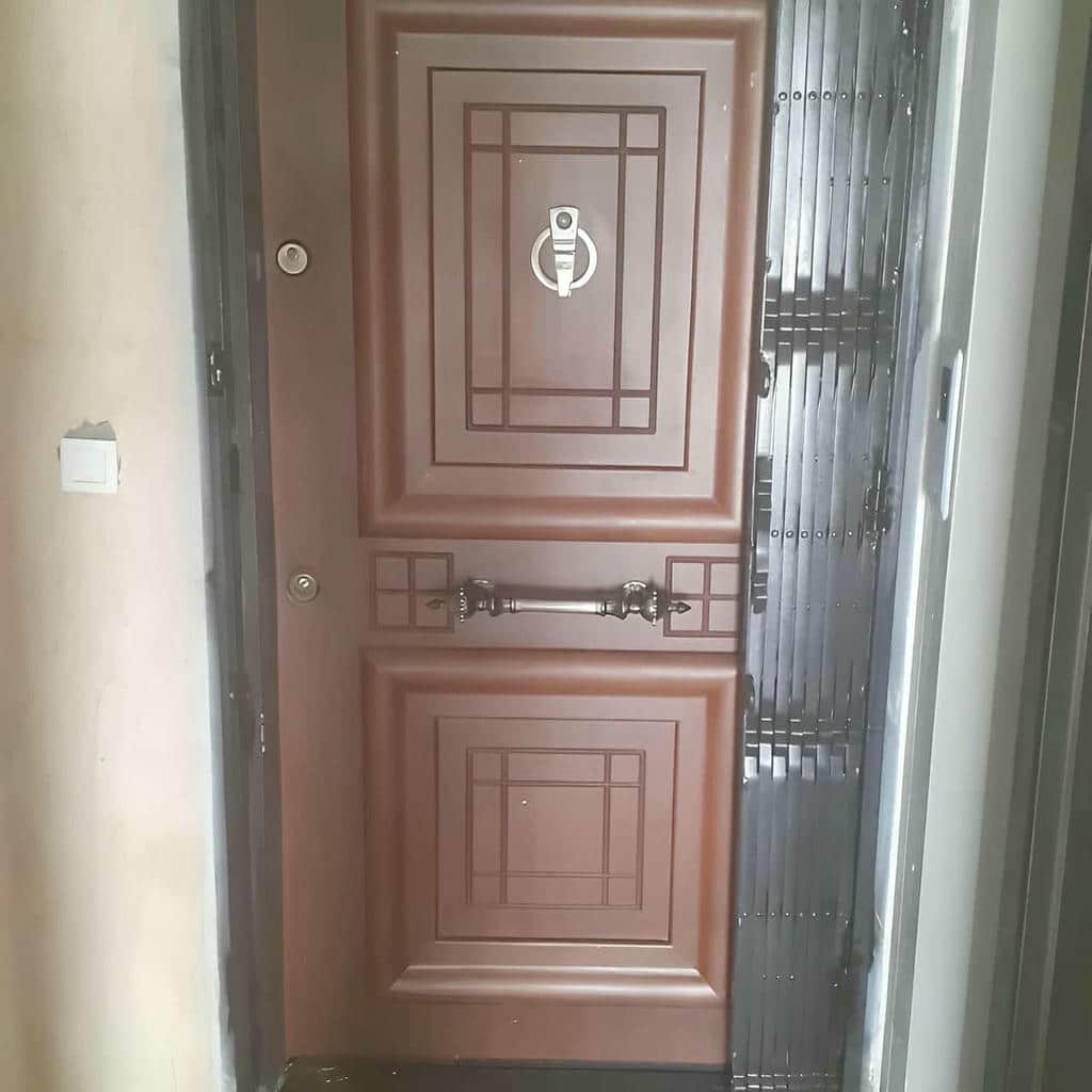 نصب درب آکاردئونی ضدسرقت در ایرانشهر