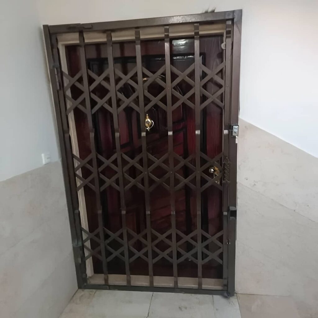نصب درب آکاردئونی آپارتمانی در قائمشهر