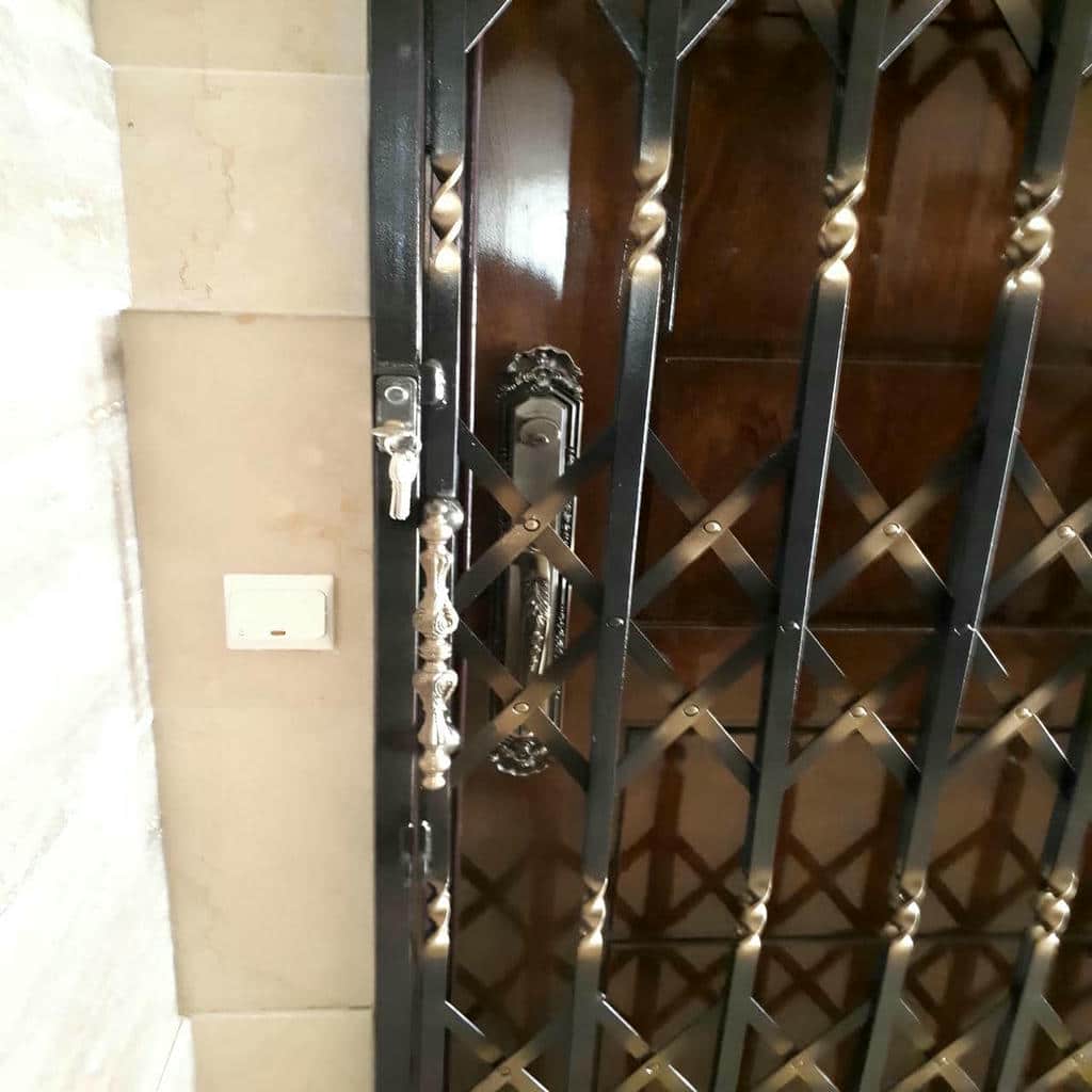 خرید درب آکاردئونی فلزی در باغ عباس‌آباد