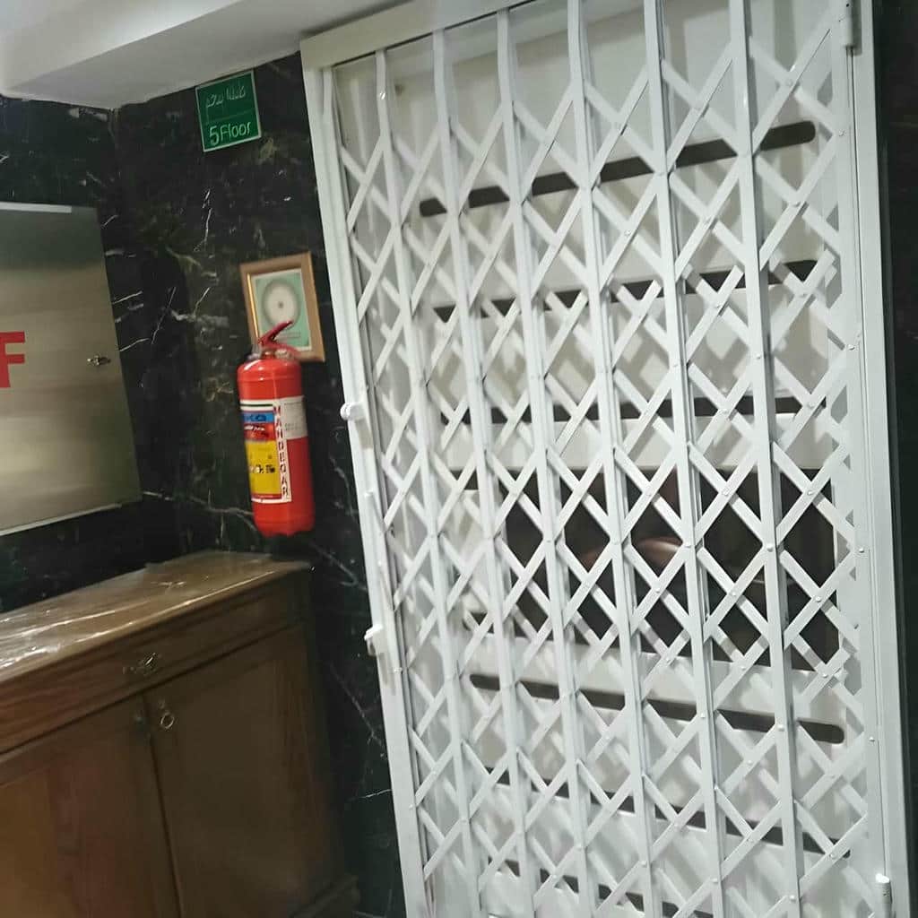 نصب درب آکاردئونی آپارتمانی در کمال شهر