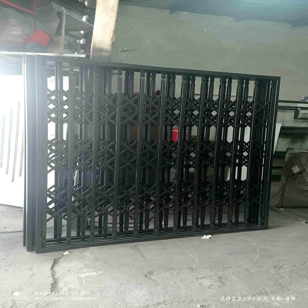 نصب درب آکاردئونی آپارتمانی در قزوین