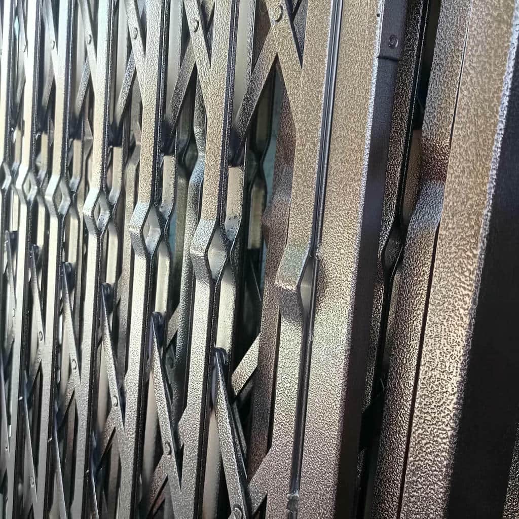 نصب درب آکاردئونی آپارتمانی در پردیس
