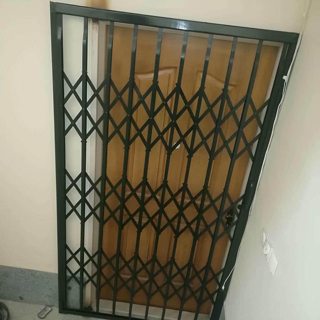 درب آکاردئونی در ایرانشهر