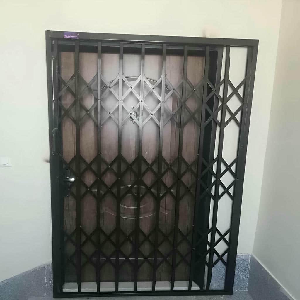 درب آکاردئونی در کمال شهر