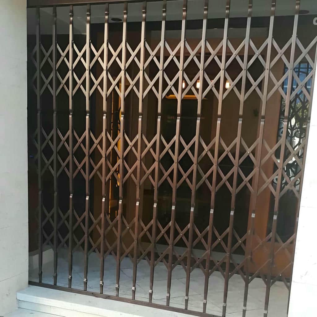 درب آکاردئونی در اصفهان