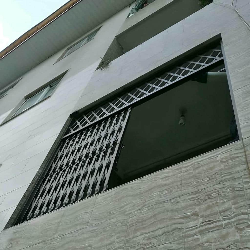 درب آکاردئونی در پردیس