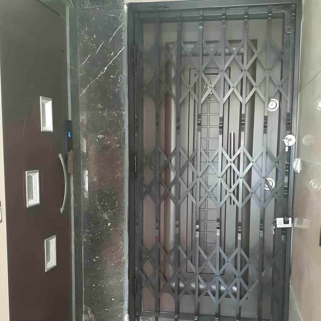 درب آکاردئونی در نوشهر