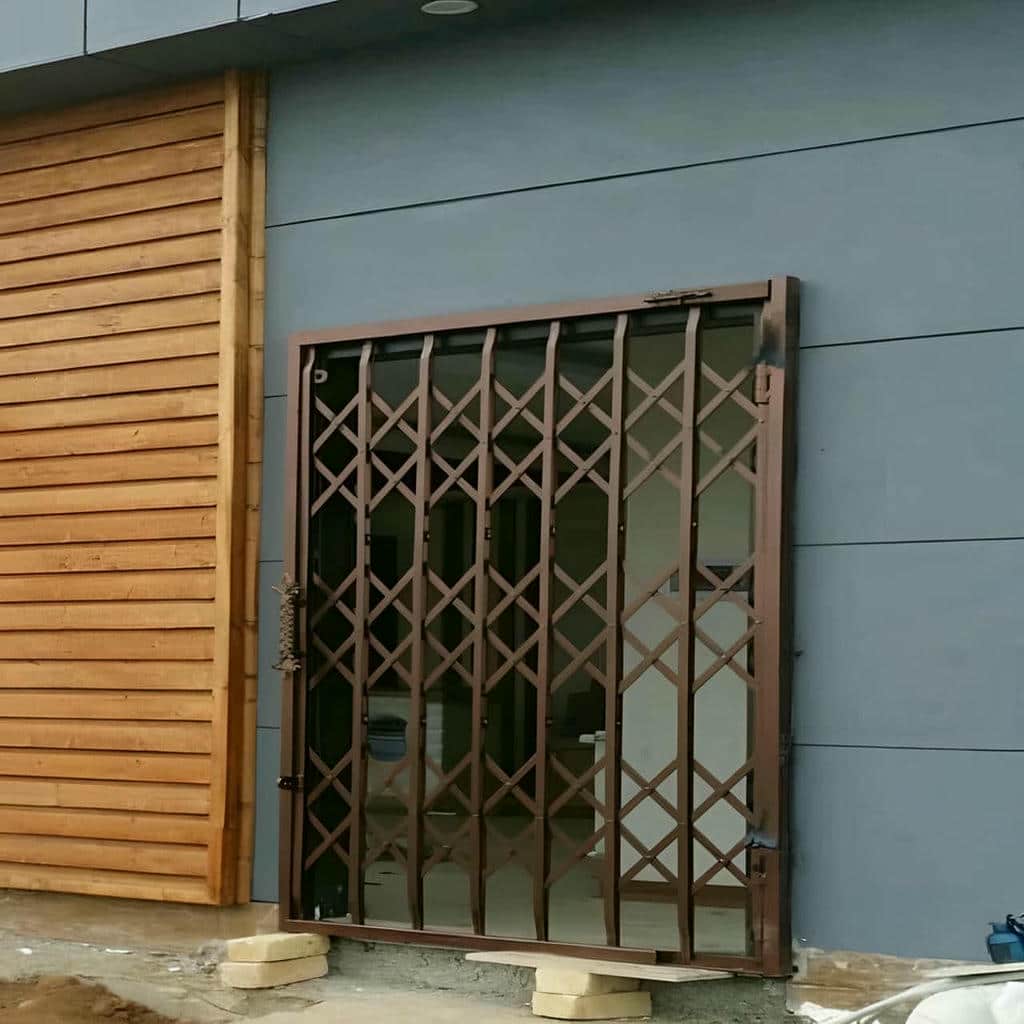 درب آکاردئونی در بندرعباس