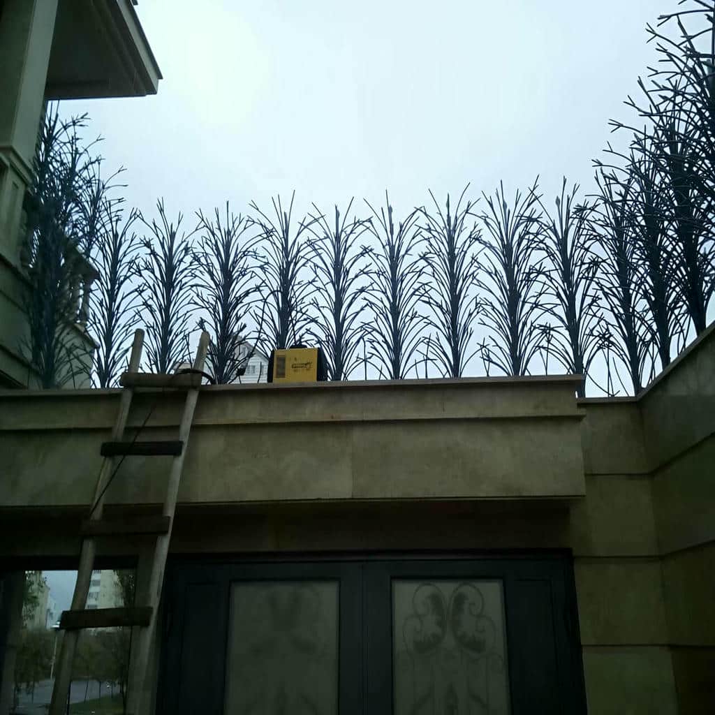 نرده شاخ گوزنی در باغ عباس‌آباد