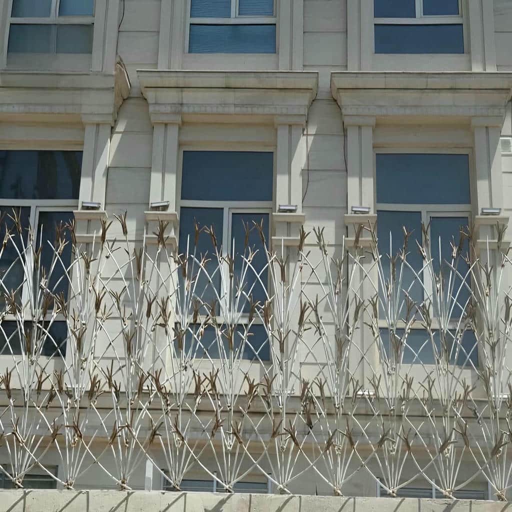 نصب نرده شاخ گوزنی دیوار ساختمان در یاسوج