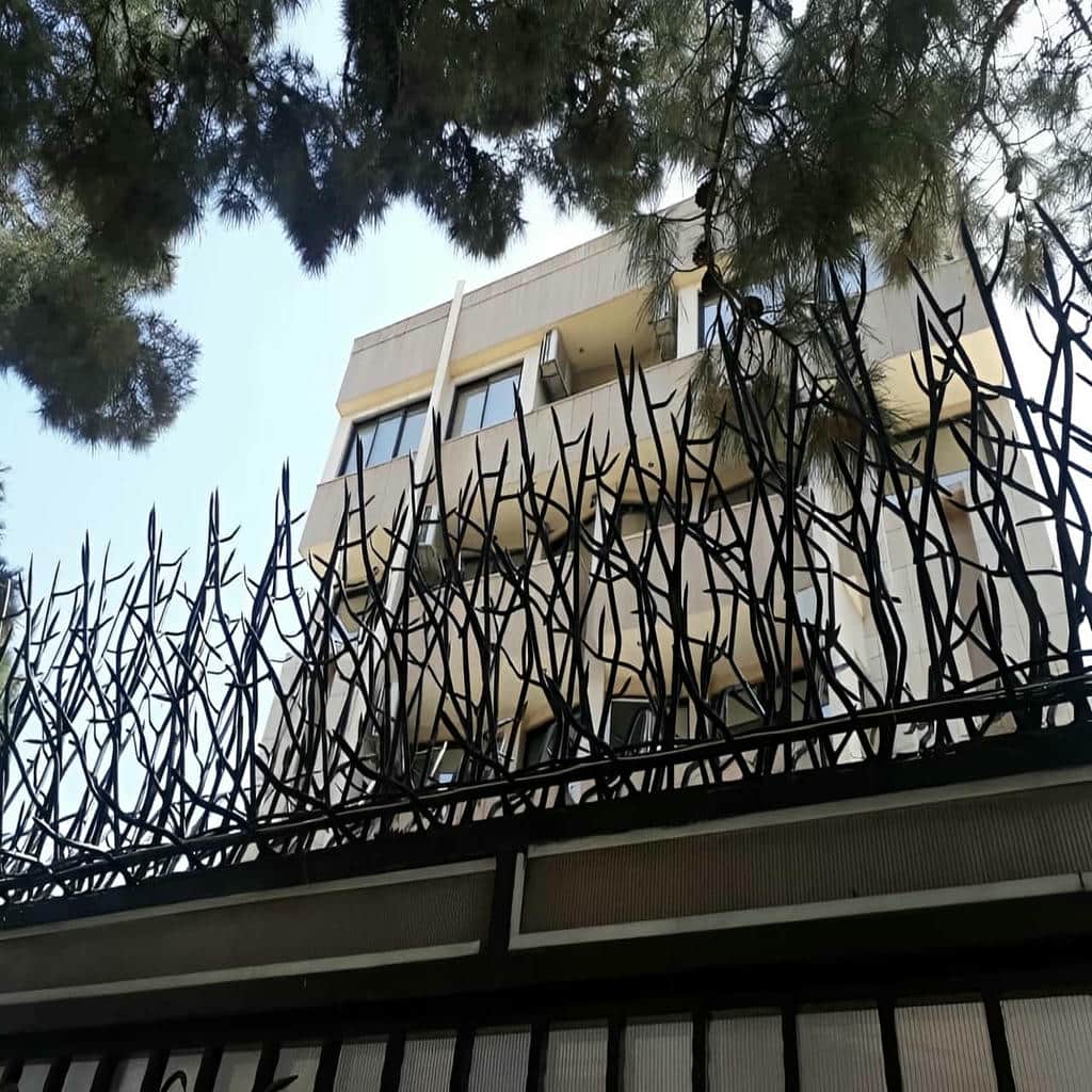 نصب نرده شاخ گوزنی رنگ هماهنگ در کرج