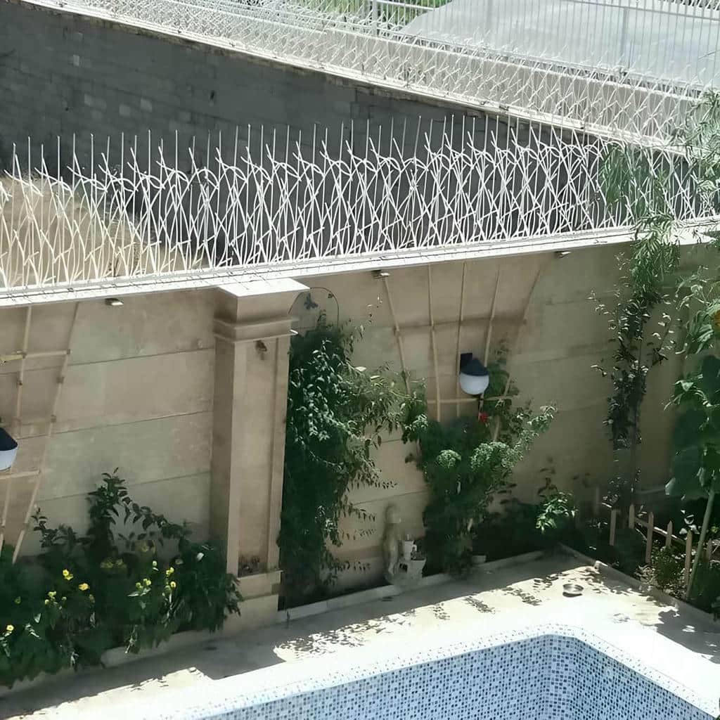 نصب نرده شاخ گوزنی دیوار ویلا در کرمان