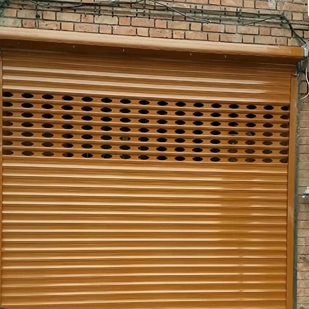 نصب درب کرکره‌ای برقی فروشگاهی در استان گلستان