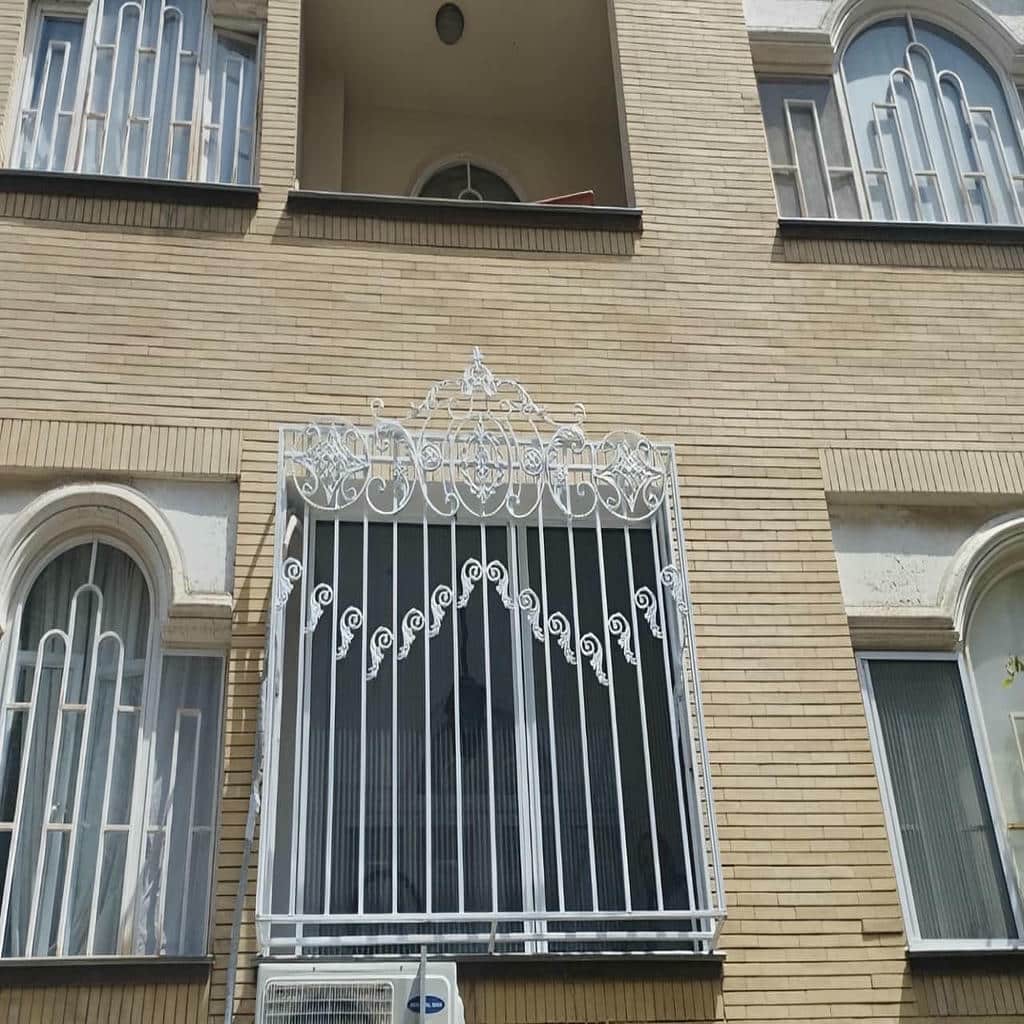 نصب نرده حفاظ پشت پنجره بازشو در دماوند