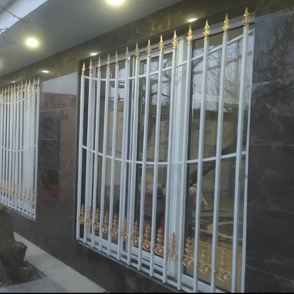 حفاظ پشت پنجره در استان گیلان