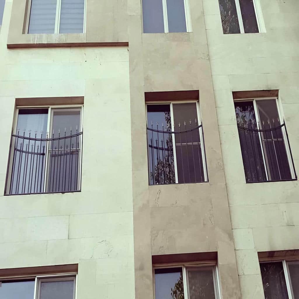 نرده حفاظ پشت پنجره در فشم