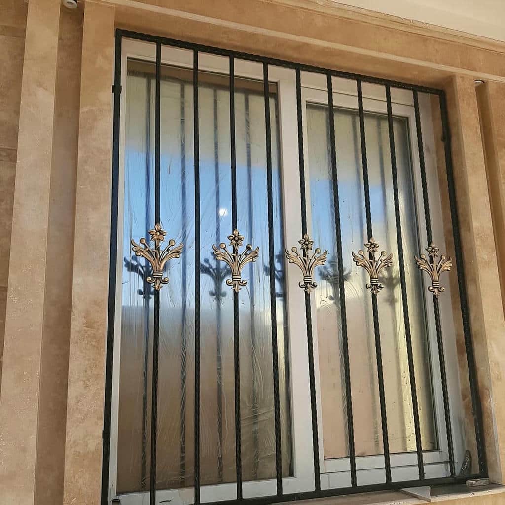 نرده حفاظ پشت پنجره در تبریز