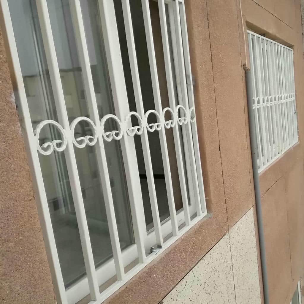 قیمت نرده حفاظ پشت پنجره فرفورژه در نظرآباد