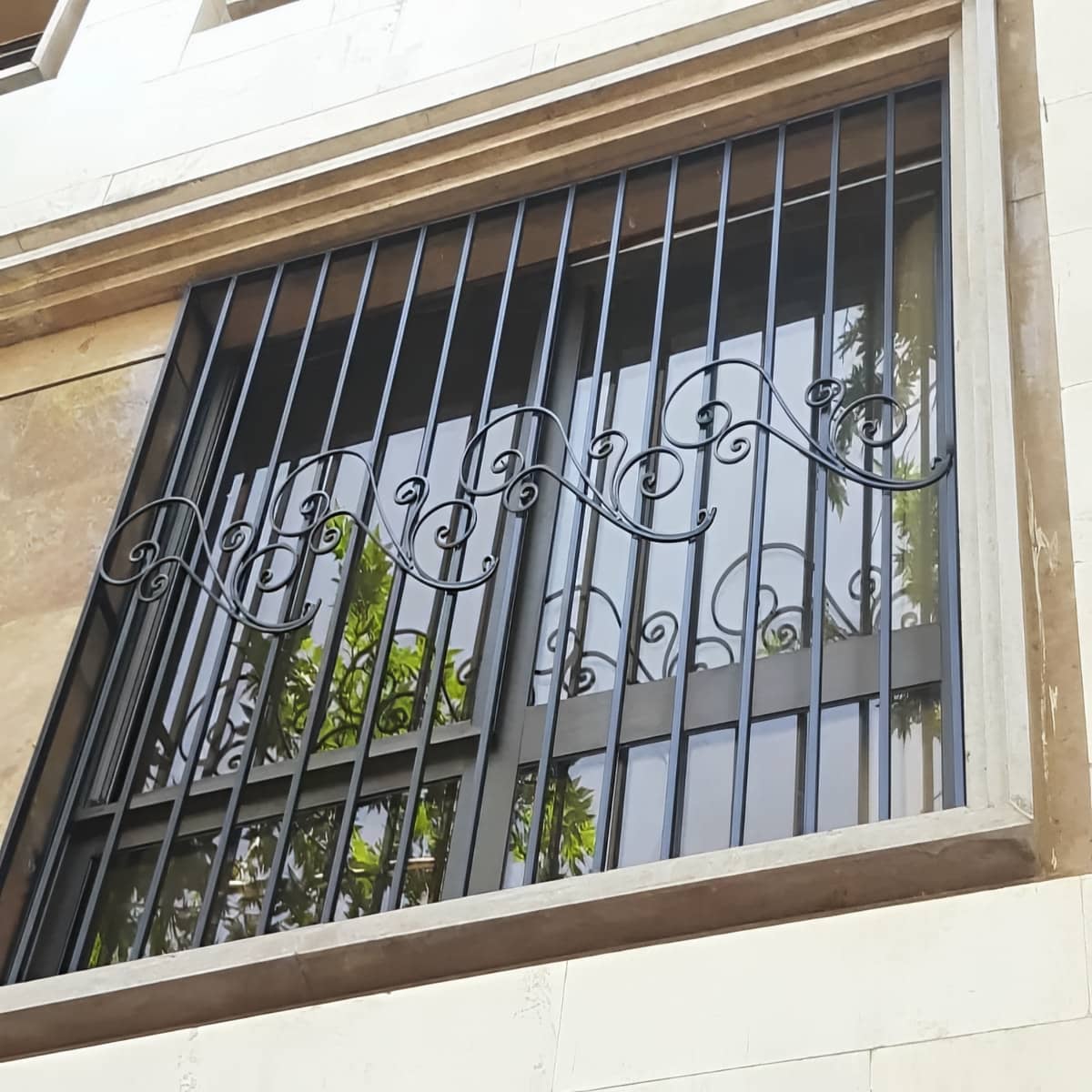 نرده حفاظ پشت پنجره در کرمانشاه