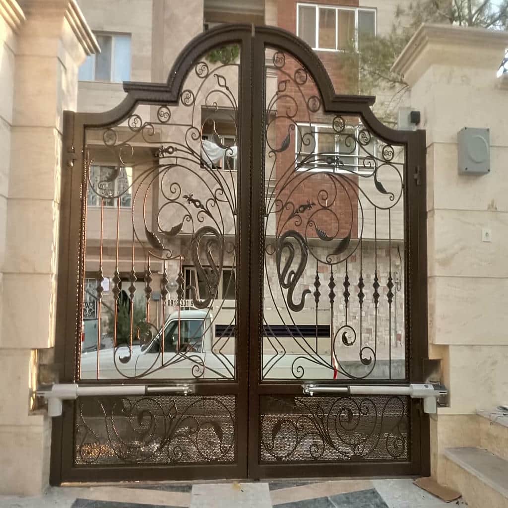 جک پارکینگی درب حیاط در آبادان