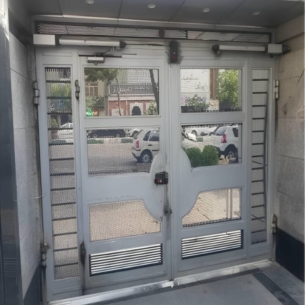 جک پارکینگی درب در باغ عباس‌آباد