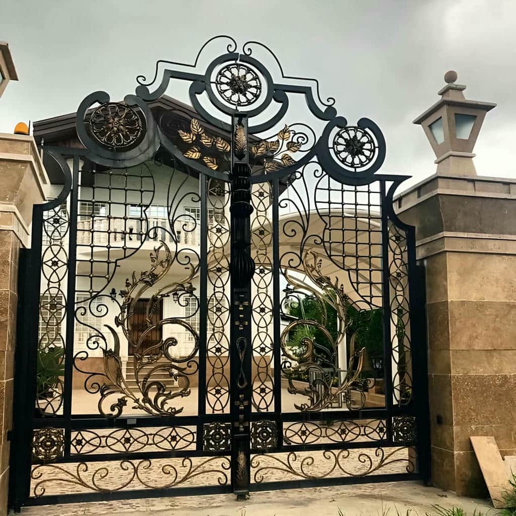 درب پارکینگ حیاط فرفورژه در پردیس