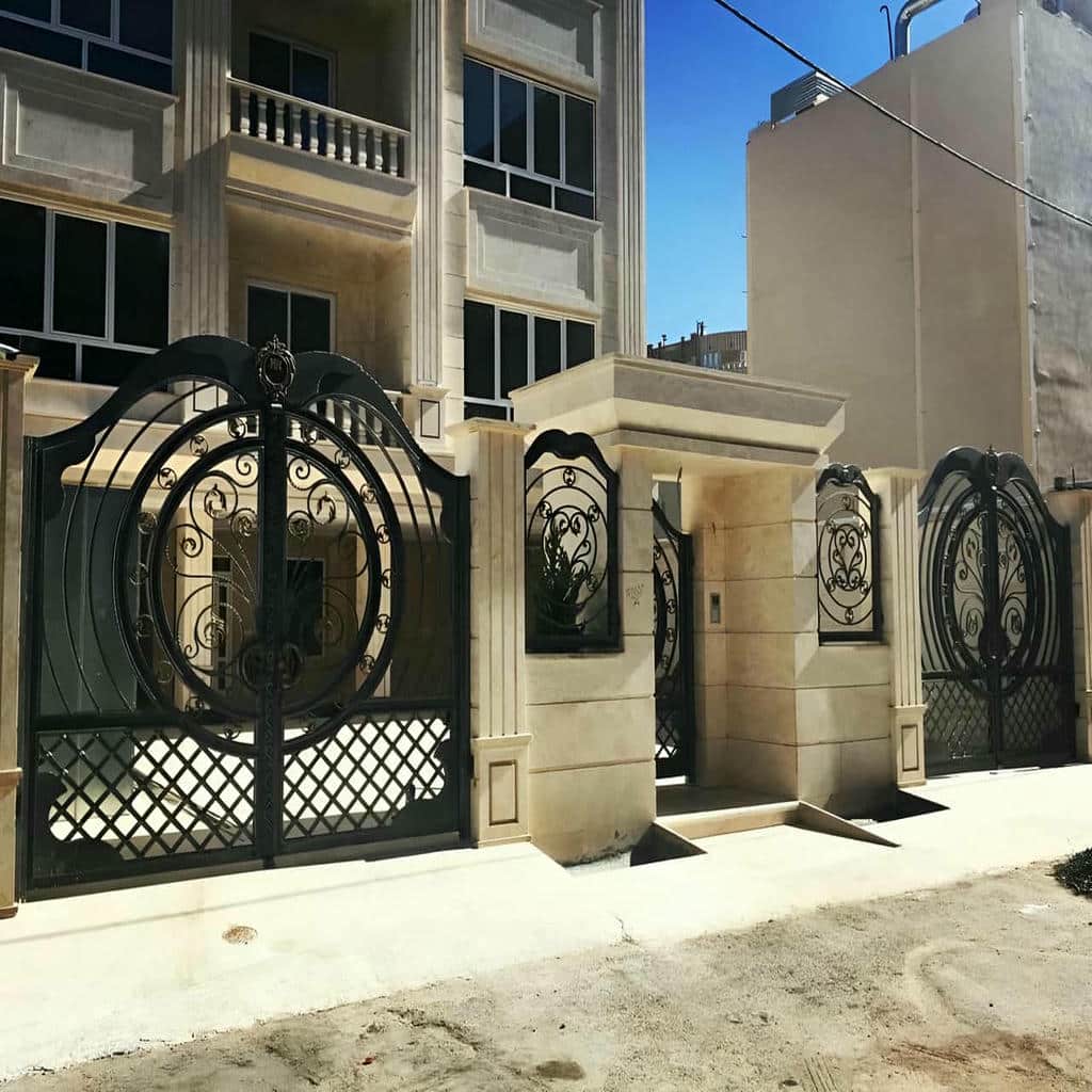 نصب درب حیاط فرفورژه ضدزنگ در تبریز