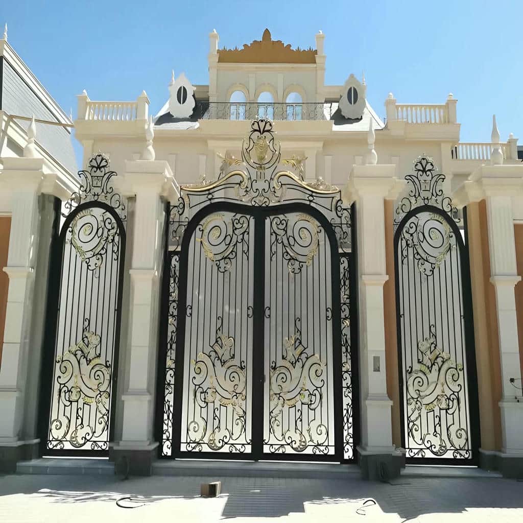 نصب درب پارکینگ حیاط فرفورژه ورودی ویلا در کیش