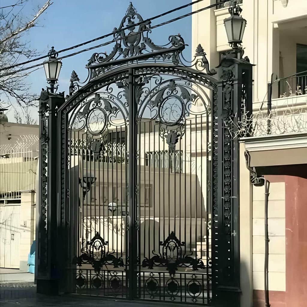 کارخانه درب پارکینگ حیاط فرفورژه اندازه سفارشی در اصفهان