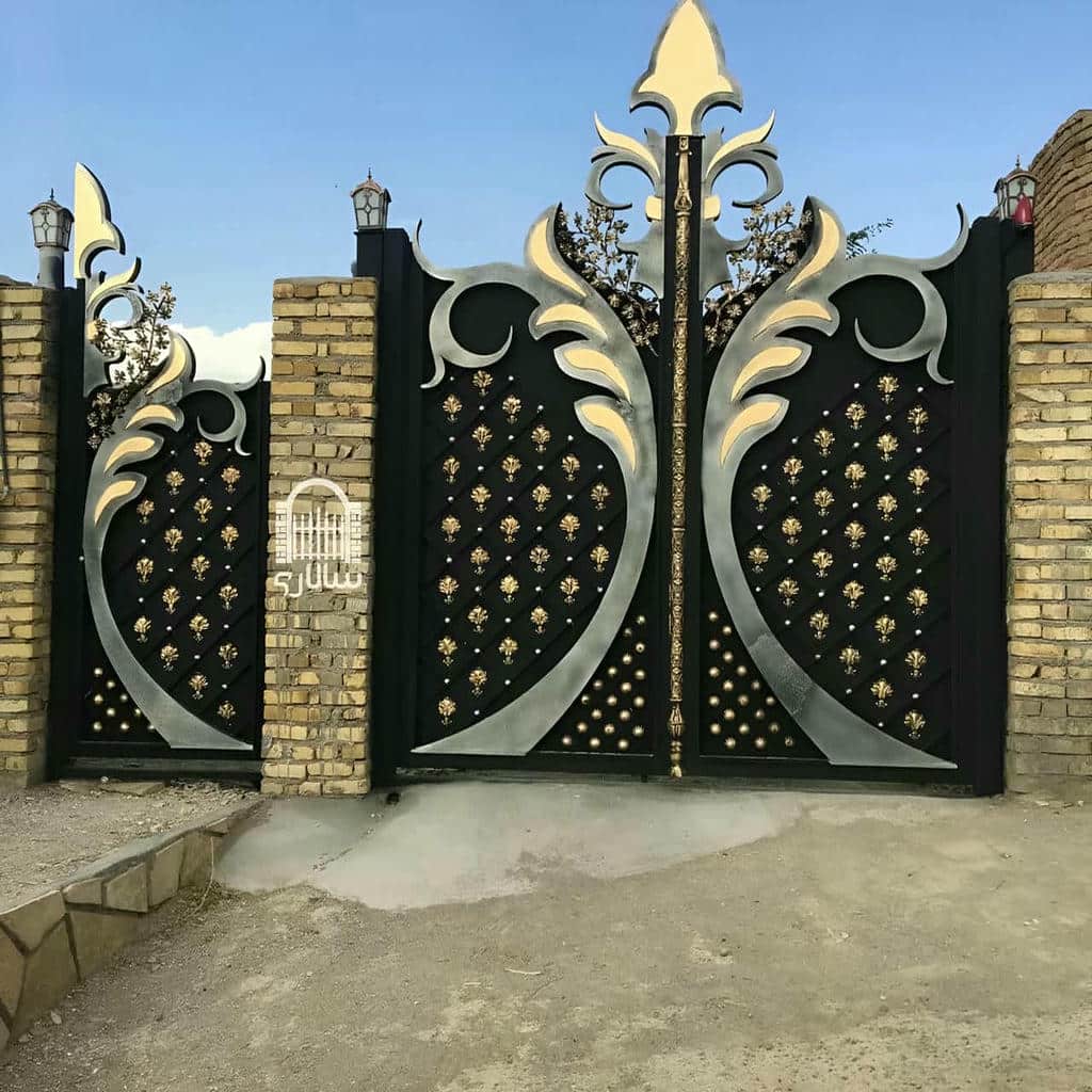 نصب درب پارکینگ حیاط فرفورژه رنگ مقاوم در یزد