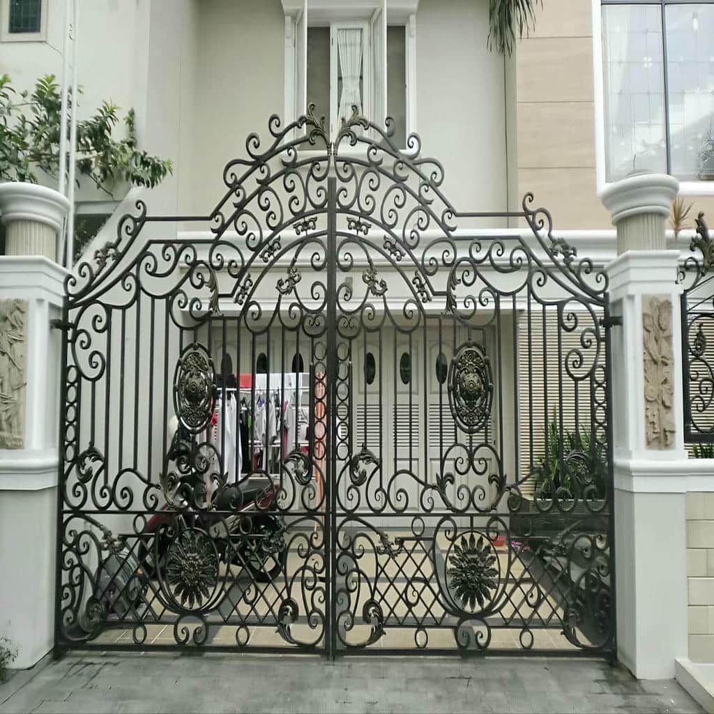 درب پارکینگ حیاط فرفورژه در کردان